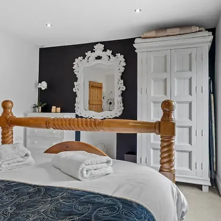 Cosy Nr Lake Windermere Pass The Keys Holiday home *