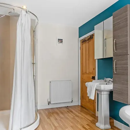 Cosy Nr Lake Windermere Pass The Keys Holiday home