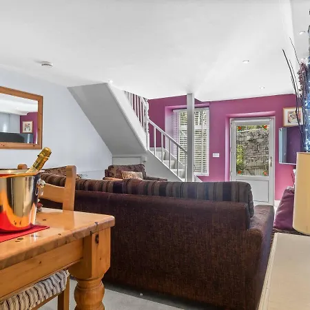 Cosy Nr Lake Windermere Pass The Keys *